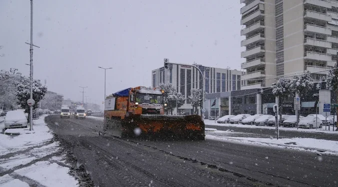 IZVOR: KURIR, FOTO: TANJUG AP/THANASSIS STAVRAKIS