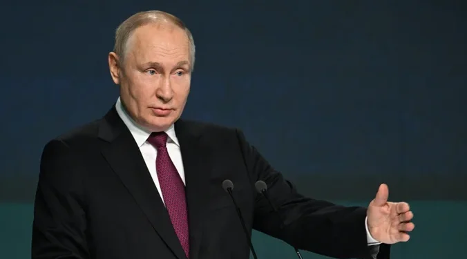 IZVOR: NOVOSTI ONLINE, FOTO: TANJUG AP/PAVEL BEDNYAKOV, SPUTNIK, KREMLIN POOL PHOTO VIA AP