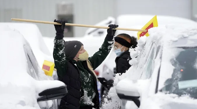IZVOR: OBJEKTIV, FOTO: TANJUG AP/BEN GARVER/THE BERKSHIRE EAGLE VIA AP