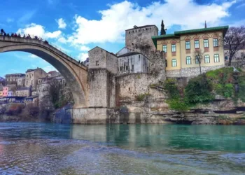 Broćeta osuđuje odluku Gradskog veća Mostara o izopštavanju ćirilice