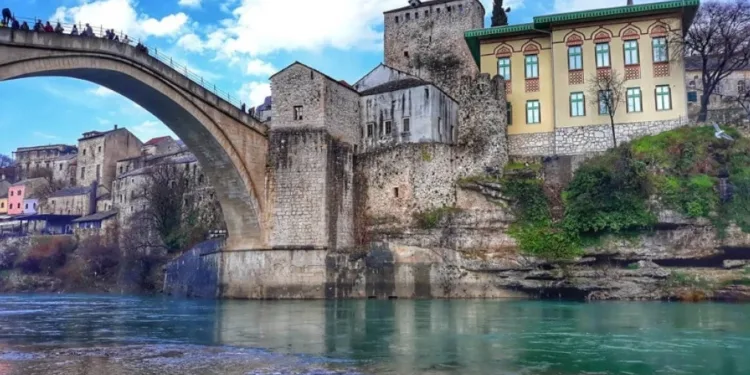 Broćeta osuđuje odluku Gradskog veća Mostara o izopštavanju ćirilice
