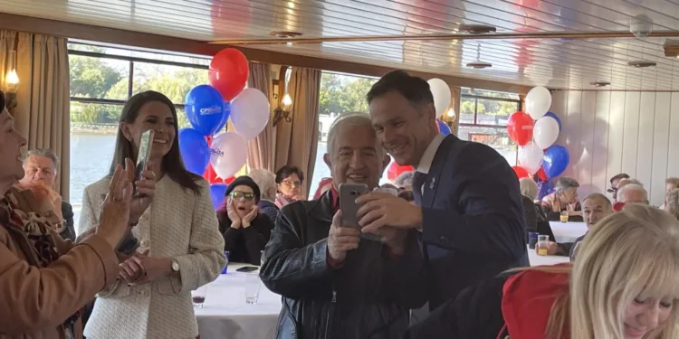 SNS: Glas sa listu "Srbija ne sme da stane" je glas za veće i sigurne penzije