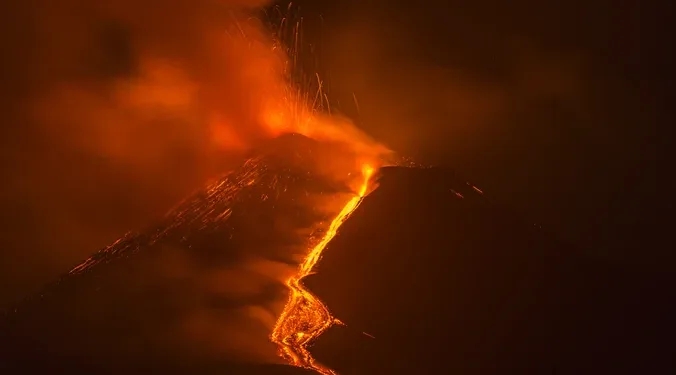 na Islandu: Lava je ispod naše kuće, ZEMLJA TONE