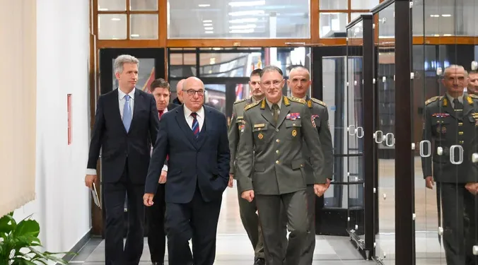 GENERAL MOJSILOVIĆ SA PIČOM: Poštujemo sporazume, Kfor jedini garant bezbednosti Srba na KiM