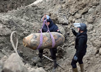 Beograd, 28. decembra 2025. - Akcija uklanjanja avio-bombe iz Drugog svetskog rata, model "AN-M44", u ulici Nikolaja Kravcova na gradilitu Beograd na vodi i odvoenje na drugu lokaciju. FOTO TANJUG/ OMK MUP REPUBLIKE SRBIJE/ bs