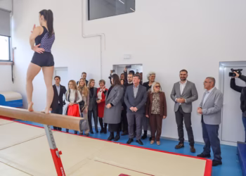 Futog, 8. decembra 2025. - Gradonaèelnik Novog Sada arko Miæin sveèano je danas otvorio novu zgradu Mesne zajednice "Futog" i moderno opremljenu gimnastièku salu Sokolskog drutva i istakao znaèaj takvih ulaganja za razvoj lokalne zajednice. FOTO TANJUG/ KABINET GRADONAÈELNIKA NOVOG SADA/bs