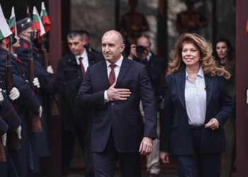 epa12675033 Outgoing Bulgarian President Rumen Radev (L) and Vice President Iliana Iotova (R) inspect the honour guard during a formal handover ceremony in Sofia, Bulgaria, 23 January 2026. Radev officially stepped down from office following his sudden resignation on 19 January, a move intended to resolve the country's ongoing political crisis and pave the way for snap parliamentary elections. EPA/BORISLAV TROSHEV
