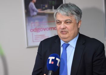 Beograd, 5. februara 2026. - Generalni direktor Telekoma Srbija Vladimir Luèiæ izjavio je danas da Srbija ima ansu da postane jedan od centara za proizvodnju robota u Evropi i poruèio da æe Telekom sa najkvalitetnijom 5G mreom spremno doèekati najavljene projekte u oblasti vetaèke inteligencije, kao i Ekspo izlobu 2027. na kojoj æe biti predstavljene najnovije tehnologije i inovacije bazirane na AI. FOTO TANJUG/ AMIR HAMZAGIÆ/ bg