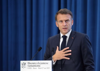 epa12138095 French President Emmanuel Macron delivers a speech as he visits the University of Science and Technology of Hanoi, in Hanoi, Vietnam, 27 May 2025. Macron is on a state visit to Vietnam from 25 to 27 May 2025  EPA-EFE/LUONG THAI LINH