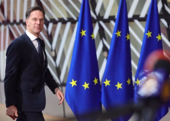 epa11233341 Dutch Prime Minister Mark Rutte arrives to attend the European Council meeting in Brussels, Belgium, 21 March 2024. EU leaders are expected to address security and defence, continued support to Ukraine and the situation in the Middle-East as well as the EU's enlargement, external relations, migration, agriculture and the European Semester during a two-day summit. EPA-EFE/OLIVIER MATTHYS