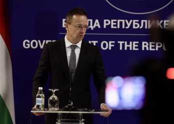 Beograd, 15. januara 2026.-  Ministarka rudarstva i energetike Dubravka Ðedoviæ Handanoviæ sastala se danas u Beogradu sa ministrom spoljnih poslova i trgovine Maðarske Peterom Sijartom. Konferencija za medije nakon sastanka. FOTO TANJUG/ DEJAN IVANÈEVIÆ/bs