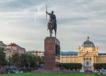Foto: TANJUG/Shutterstock.com/Kirill Neiezhmakov, ilustracija
